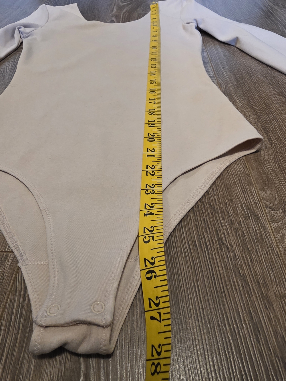Wilfred Free Aritzia Beige Long Sleeve Bodysuit Size M | Scoop Neck Stretch - Picture 4 of 8